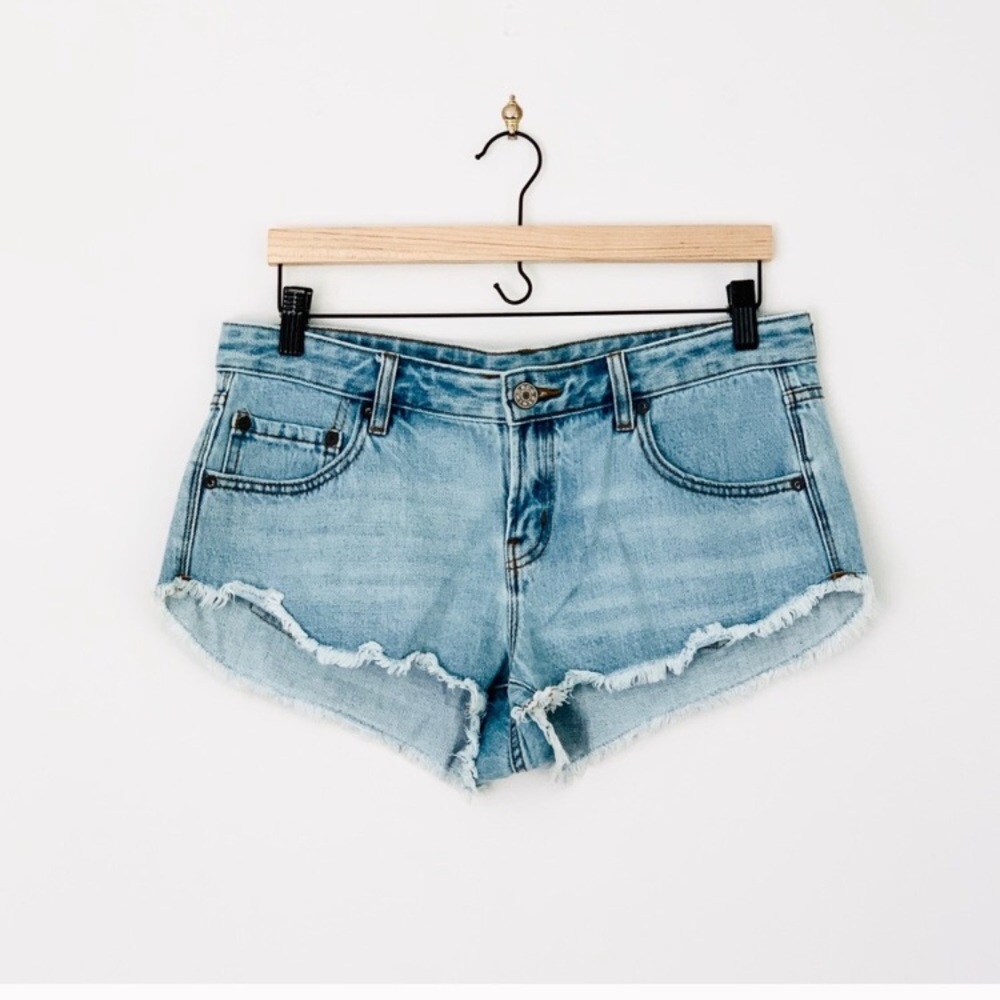 UO BDG CHEEKY RISE DENIM SHORTS - Picture 3 of 7